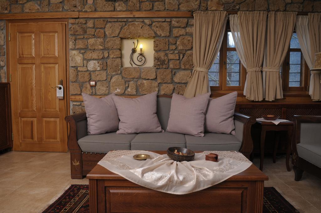 Káto Loutrákion Roes Suites المظهر الخارجي الصورة