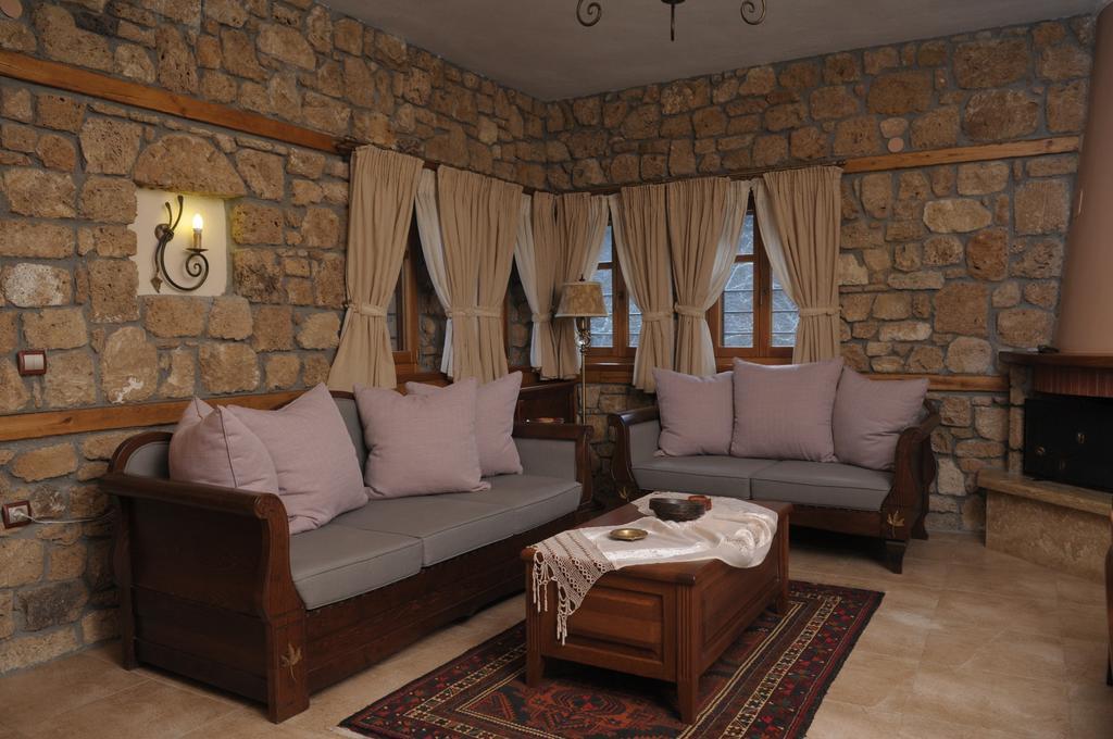 Káto Loutrákion Roes Suites المظهر الخارجي الصورة