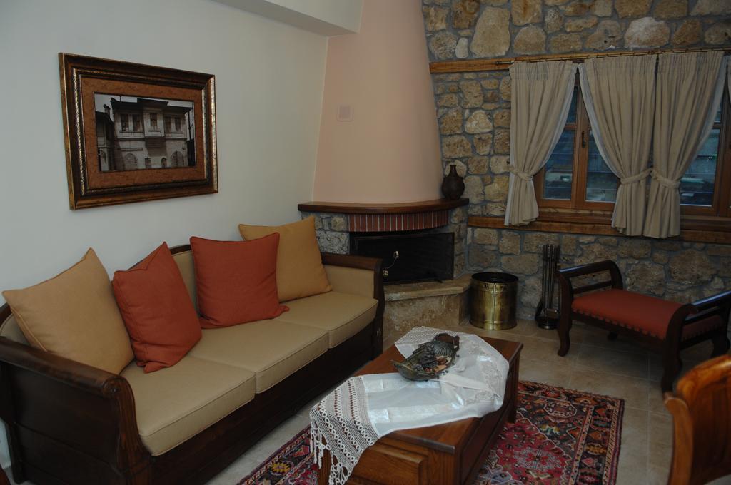 Káto Loutrákion Roes Suites المظهر الخارجي الصورة