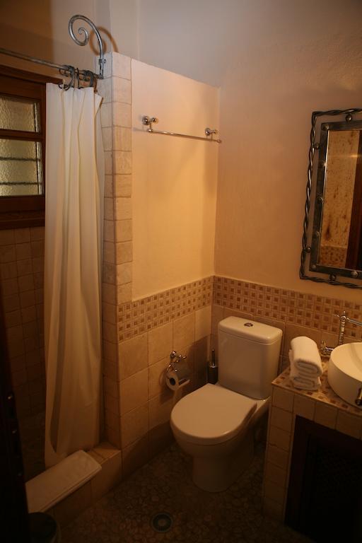 Káto Loutrákion Roes Suites المظهر الخارجي الصورة