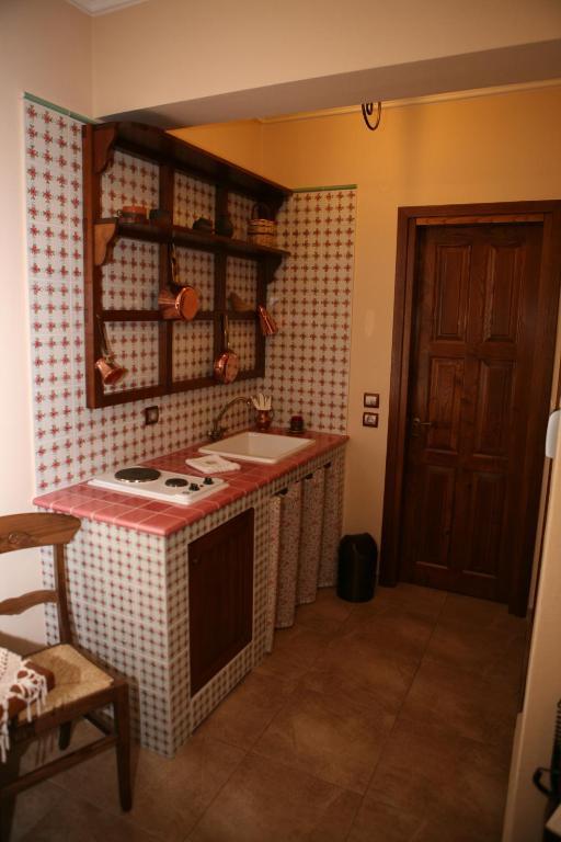 Káto Loutrákion Roes Suites الغرفة الصورة
